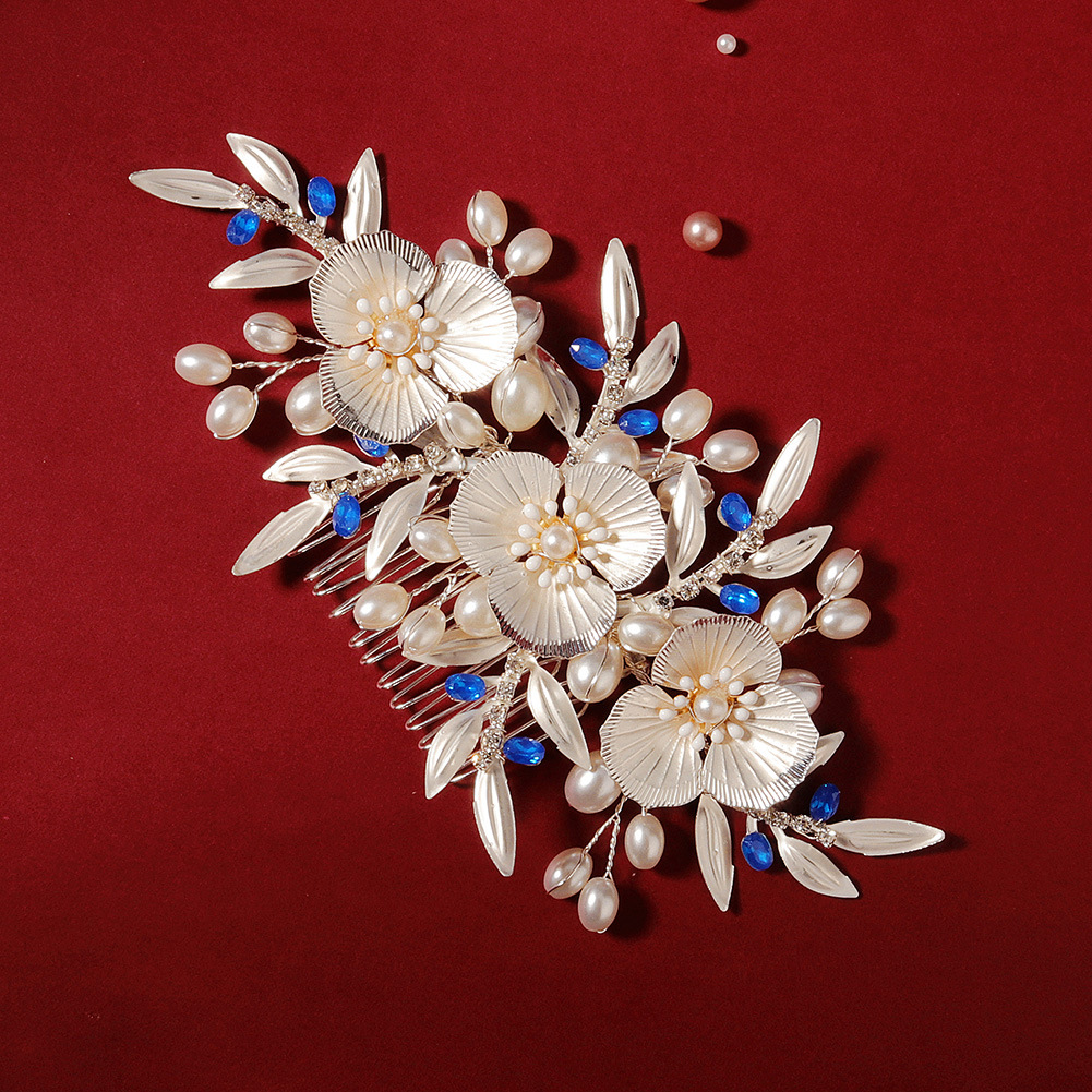New wedding dress accessories: European and American retro flower-patterned pearl bouquets, bridal follow-up makeup sets, hair combs, dinner party headwear full figure