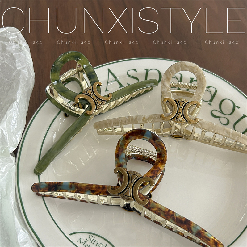 High-end retro oversized clip, Korean high-end acetate hair clip, exquisite shark clip headwear at the back of the female head full figure