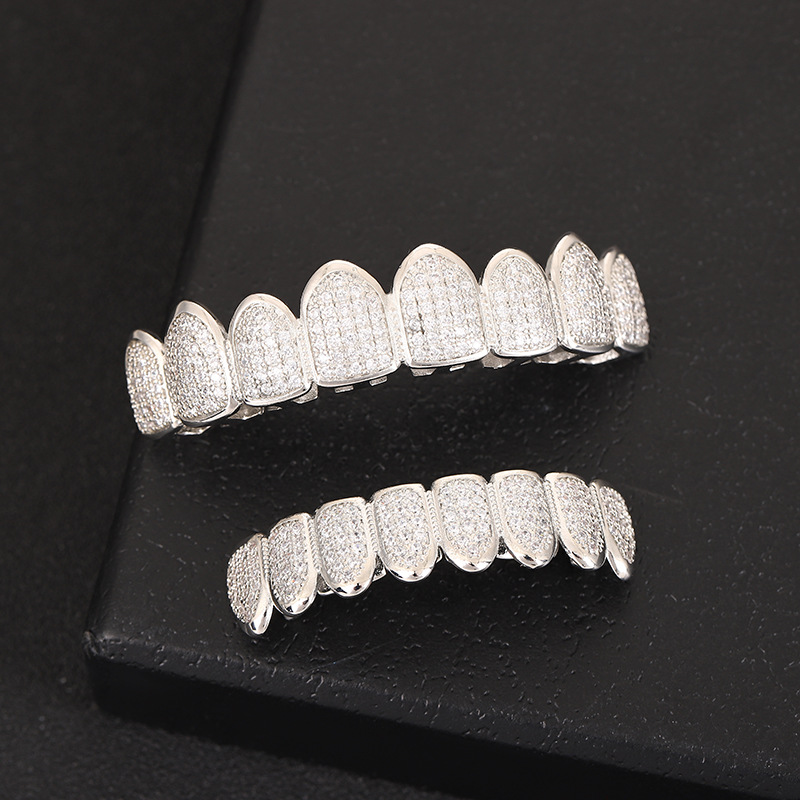 Bestseller upgrade rules: 8-tooth gold braces with zirconium micro-inlays, Teeth Grills, popular European and American accessories, personalized cosplay Application Scenario