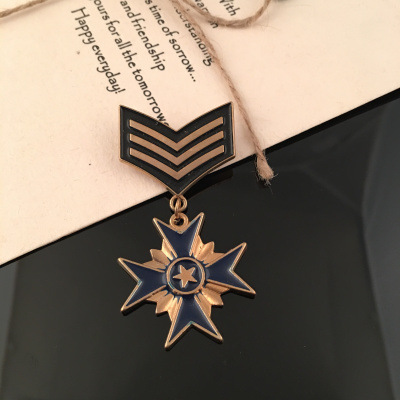 Z124 Korean version trendy bestseller brooch, European and American British college style medal pin, five-pointed star badge accessory Item Picture