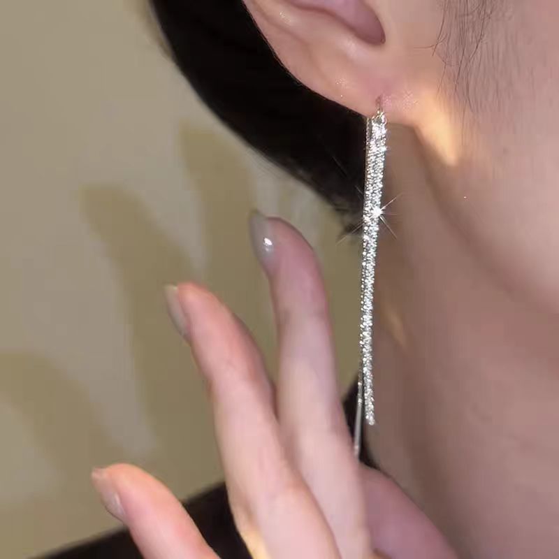 Elegant long round face slimming, galaxy tassel earrings, fashionable and niche design, high-end feel, versatile new earrings for women details Picture