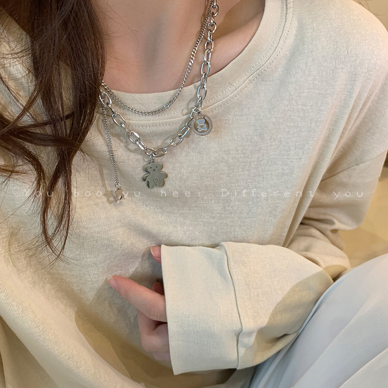 Double-layered bear light luxury necklace for women, Instagram hip-hop hot girl, niche design sense, collarbone chain, cold style, layered accessory full figure