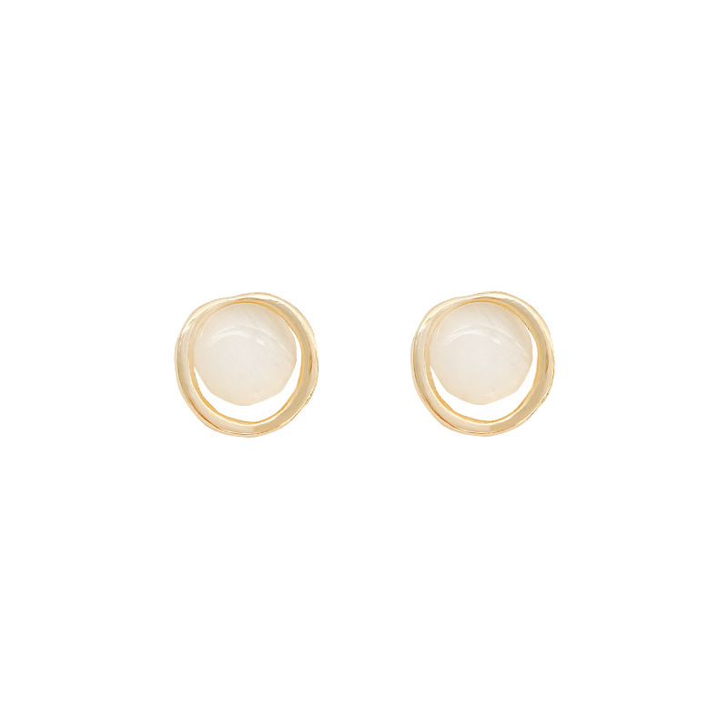 925 Silver Needle Circular cat's Eye Stone Ear studs for Women 2024 New trendy and Niche Design Sense Autumn fashionable and simple earrings Item Picture