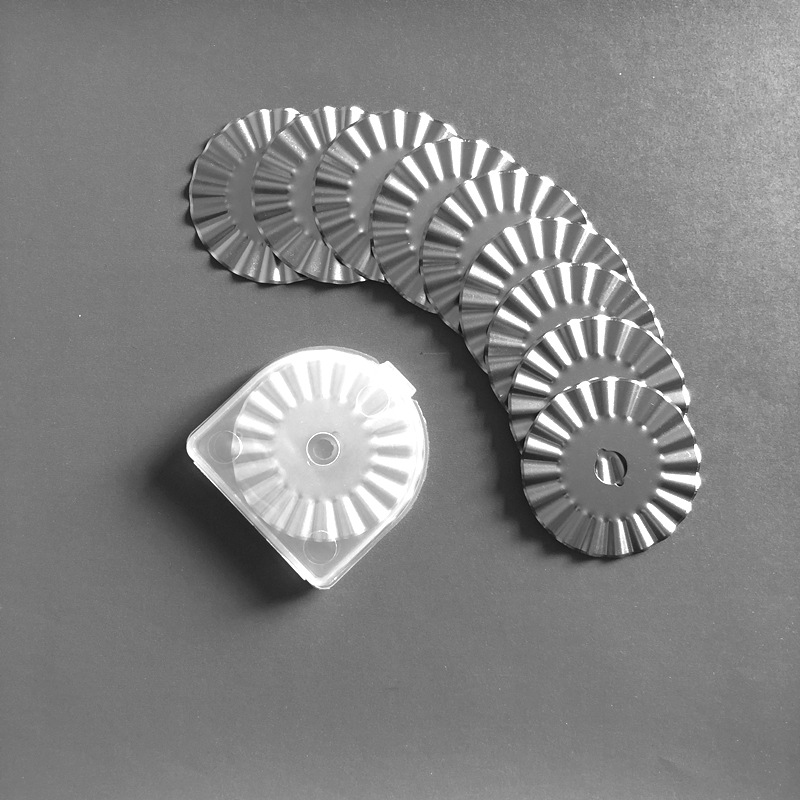 45mm wavy lace circular knife, round blade, wavy knife, wavy line cutting knife, cutting patchwork, roller knife blade full figure