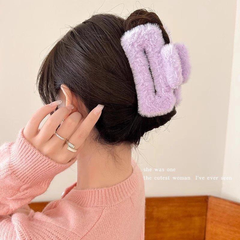 Autumn and winter plush rectangular hair clip, women's back head updo hair clip, new shark clip, stylish and laid-back hair clip headwear details Picture