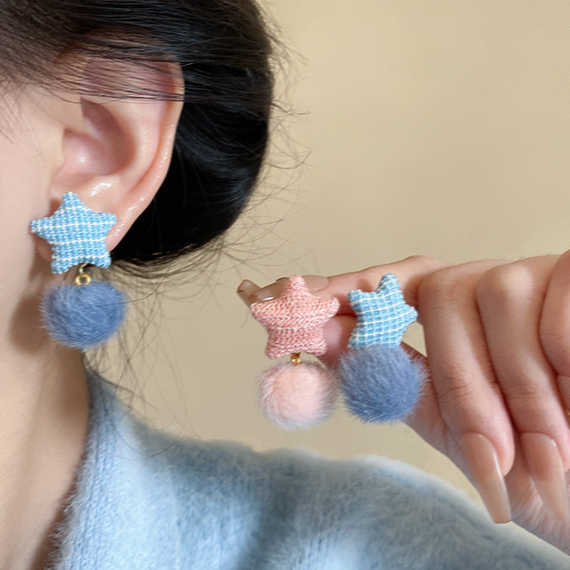 Autumn and winter plush star-shaped heart earrings for women, 2024 new best-selling retro high-end earrings, niche design stud earrings Application Scenario