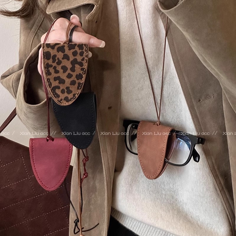 Leopard print leather triangular glasses bag, leather rope necklace, retro Maillard sweater chain, European aesthetic necklaces Application Scenario