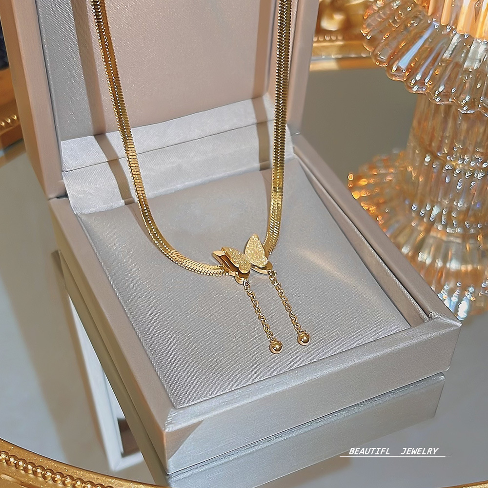 A light luxury and niche butterfly necklace that doesn't fade, a collarbone chain with a sense of design, a elegant and trendy pendant, a fashionable accessory for women full figure