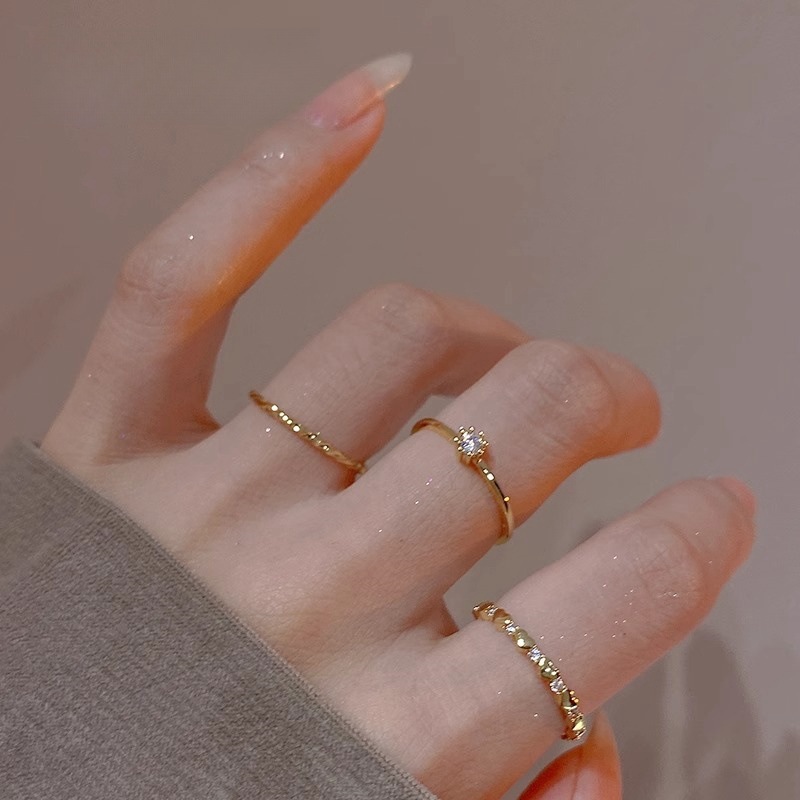 Ins-style zircon plain ring, a unique and niche design for women, exudes a sense of high-end luxury and is versatile. It's a trendy open-top ring accessory full figure