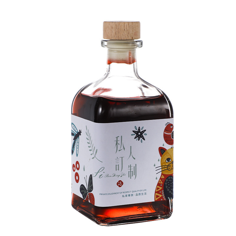 The manufacturer wholesals square fruit wine bottles, wine bottles, beverage sealed bottles, small glass wine bottles and empty bottles with logos printed on them Item Picture