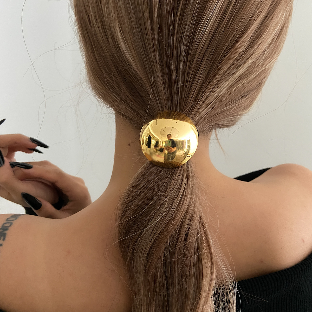 European and American cross-border jewelry, high-end heart-shaped pendants, headwear, geometric irregular, niche and elegant hair accessories, headbands, hair ties Application Scenario