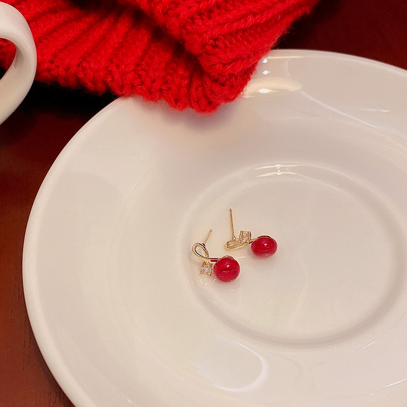 Red love bean earrings, versatile and elegant for women, 925 silver needle, light luxury and high-end feel, unique zircon stud earrings Application Scenario
