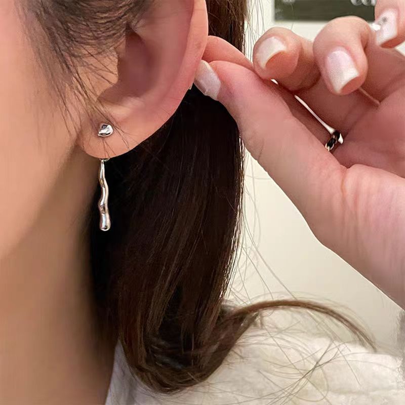 Niche design sense, minimalist style irregular earrings, a new trend in 2025, versatile and high-end stud earrings Specification drawing