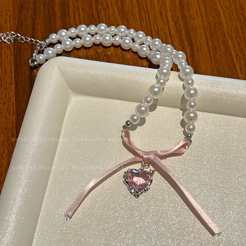 French collarbone chain, sweet pink heart-shaped bow pearl necklace, women's niche design sense, sweet and pure desire necklace full figure