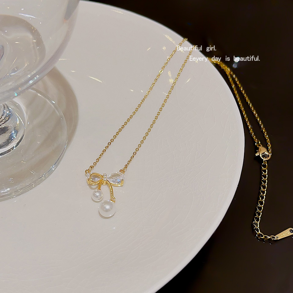 Xiaohongshu's best-selling bow necklace for women, with a light luxury and high-end feel, as well as a niche design style. New collarbone chain accessories Application Scenario