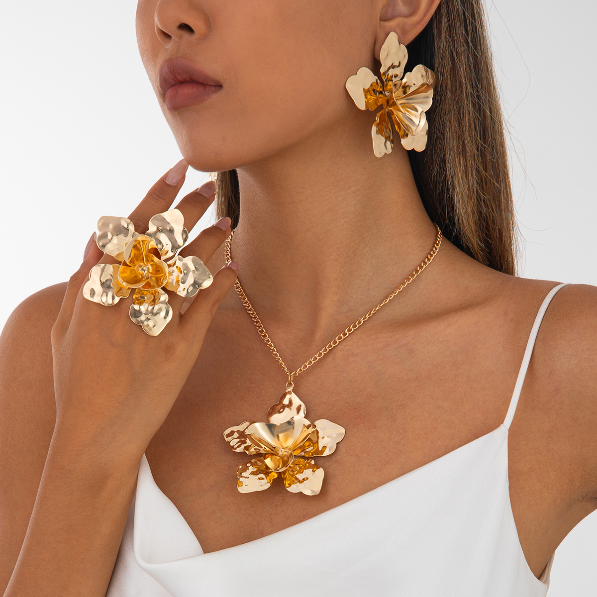European and American cross-border jewelry, retro three-dimensional flower necklace set, women's ins exaggerated alloy large flower necklace full figure