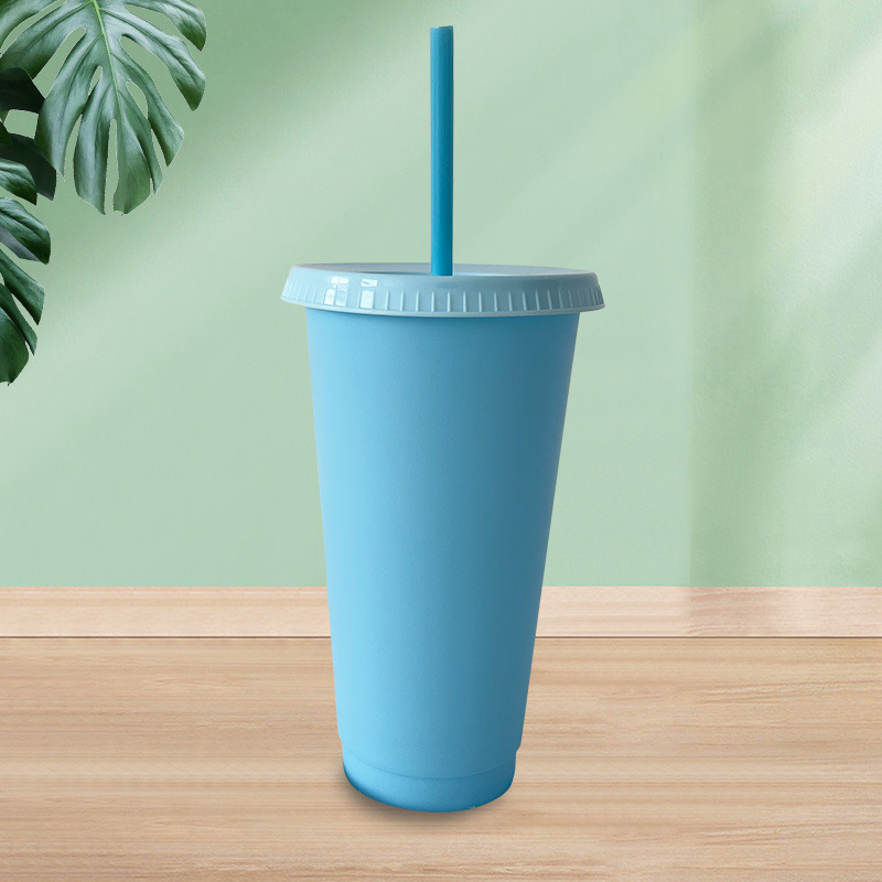 Wholesale solid-color plastic cups with straws, simple, fashionable and individual straw cups for girls, drinking cups 24oz solid-color PP cups Application Scenario