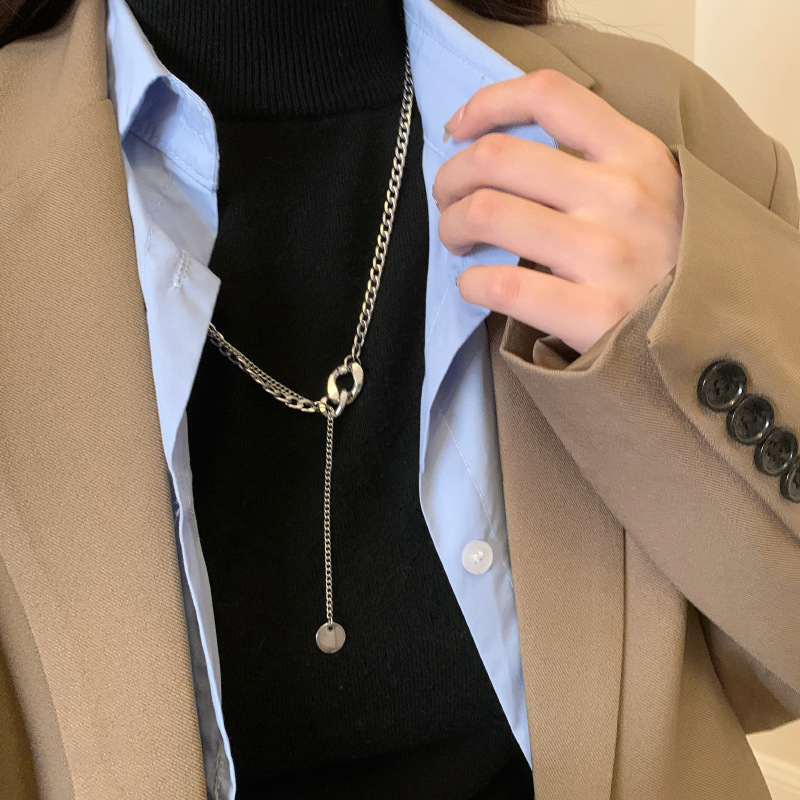 Silver clasp chain necklace for women's autumn and winter, a niche design sense, a niche hoodie chain, and an Instagram hip-hop trendy sweater chain Application Scenario