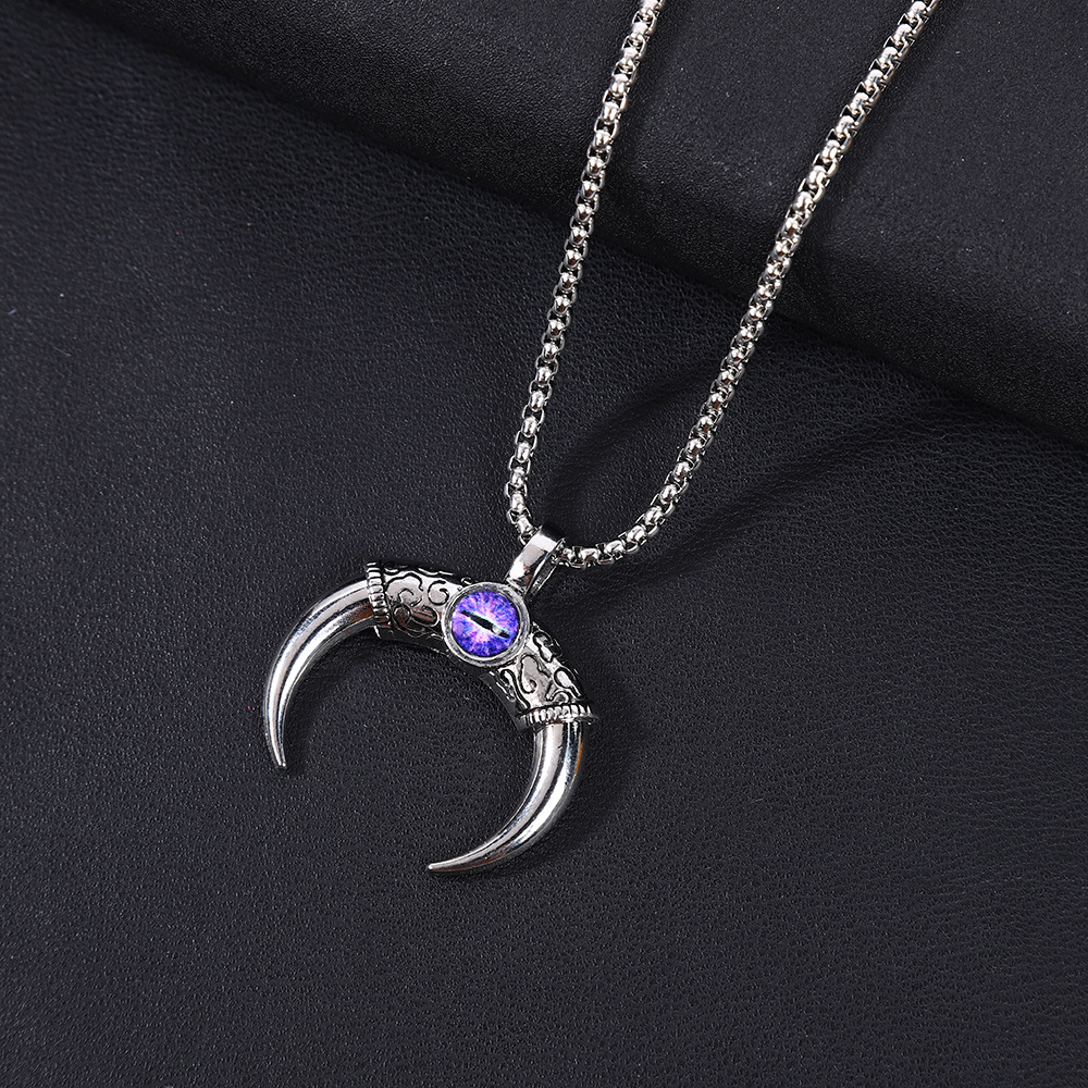 Crescent eye titanium steel necklace pendant, moon horn personalized neckchain, hip-hop student normal chain accessories wholesale Application Scenario
