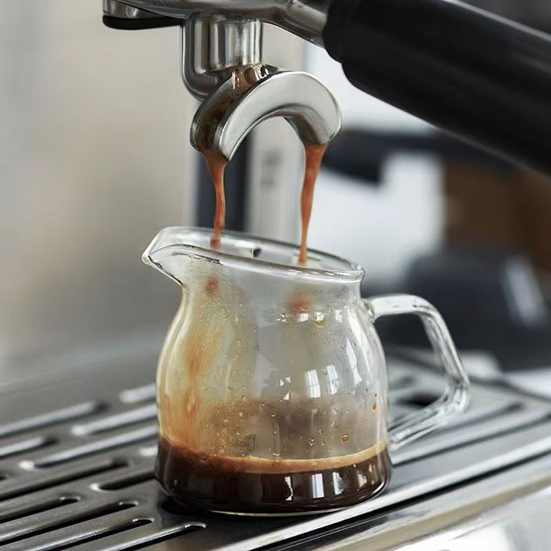 Mini glass milk cup, Western-style steak saucer, coffee cup, sauce, sauce, milk pot, large-capacity milk cup Application Scenario