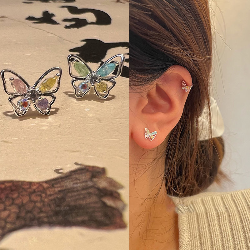The new summer style features bright and cheerful butterfly earrings and stud earrings. The sweet pink and blue small butterfly irion-dollar style exudes a unique and distinctive charm full figure