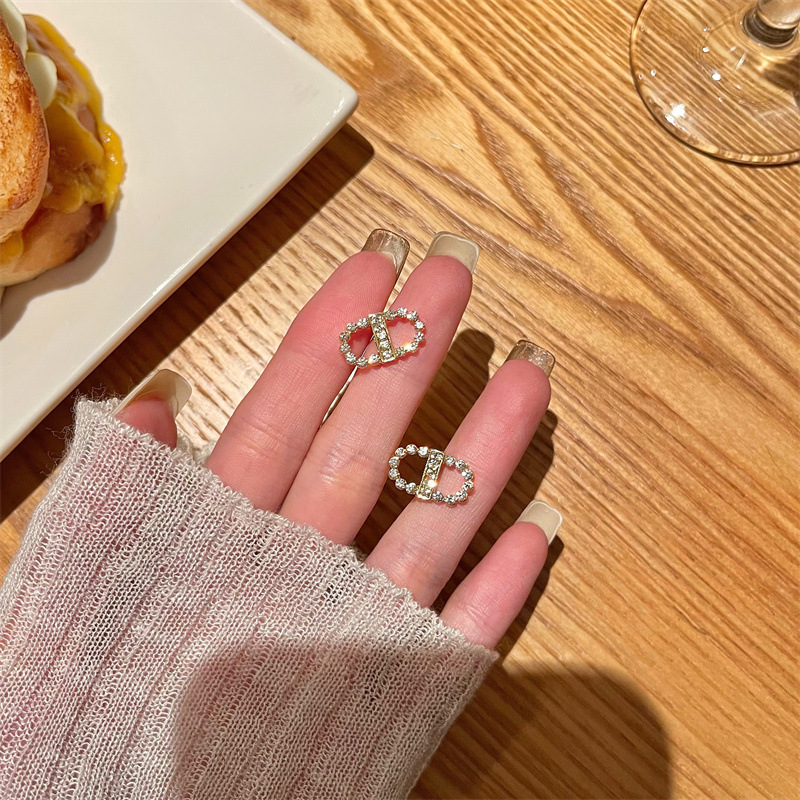 925 Silver Needle Earrings, 2025 new style, trendy and niche design, exquisite stud earrings, women's high-end feel, light luxury full figure