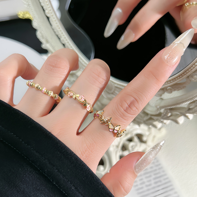 A new enamel butterfly ring with a court style for women, featuring a light luxury and niche design. The light luxury flower is simple, fashionable and exquisite Specification drawing
