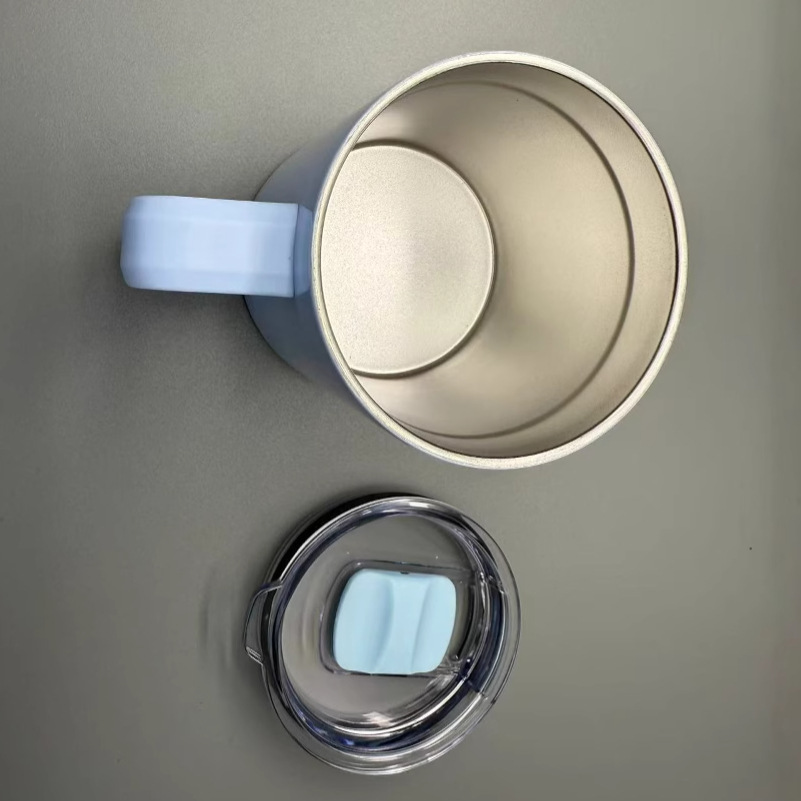 The new magnetic mug with a 304 stainless steel double-layer coffee cup handle and straw cup can be equipped with a logo Application Scenario