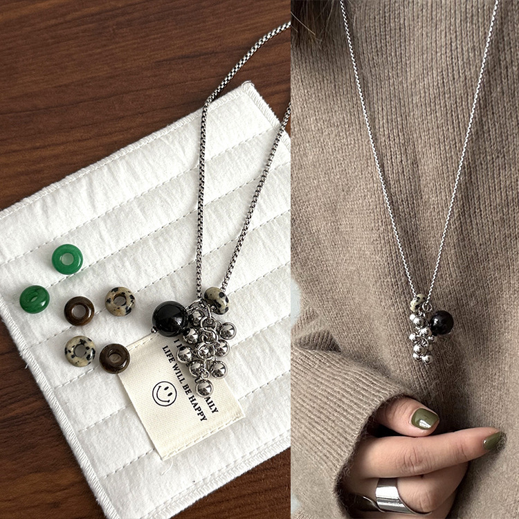 This is a versatile sweater chain with a tiger's eye titanium steel grape string and round ball design, which is the same style as a niche blogger. It's an ins fashion necklace full figure