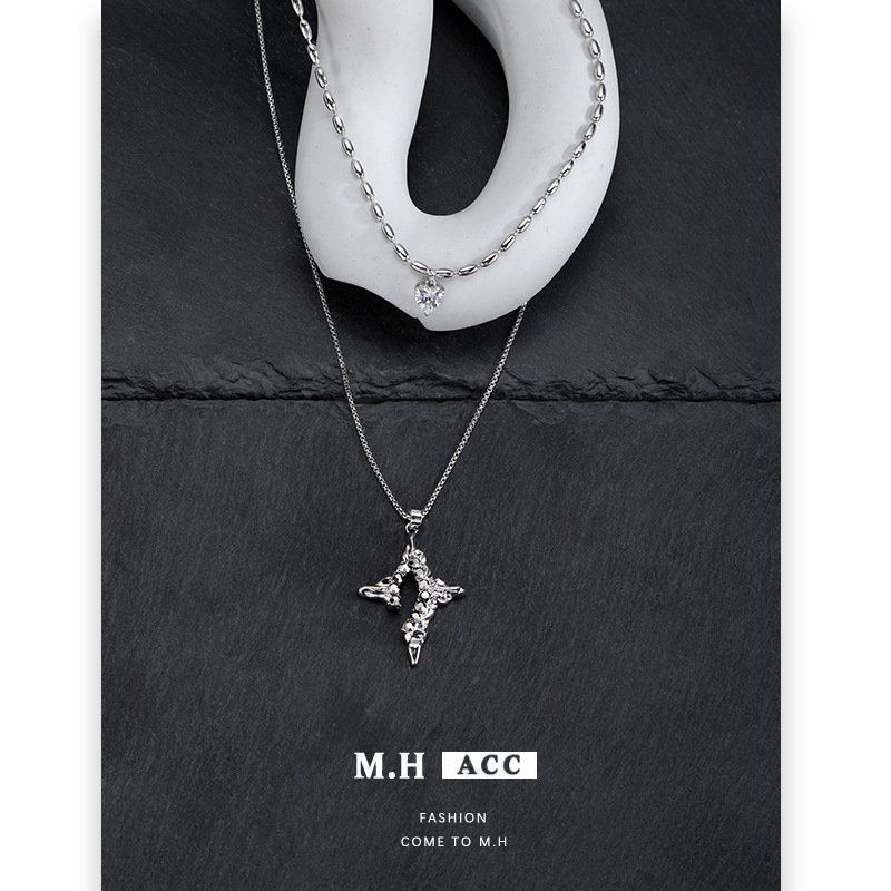 Original flowing four-pointed star double-layered necklace for women, a light luxury and high-end look, fashionable and versatile, exquisite and individual collarbone chain Application Scenario