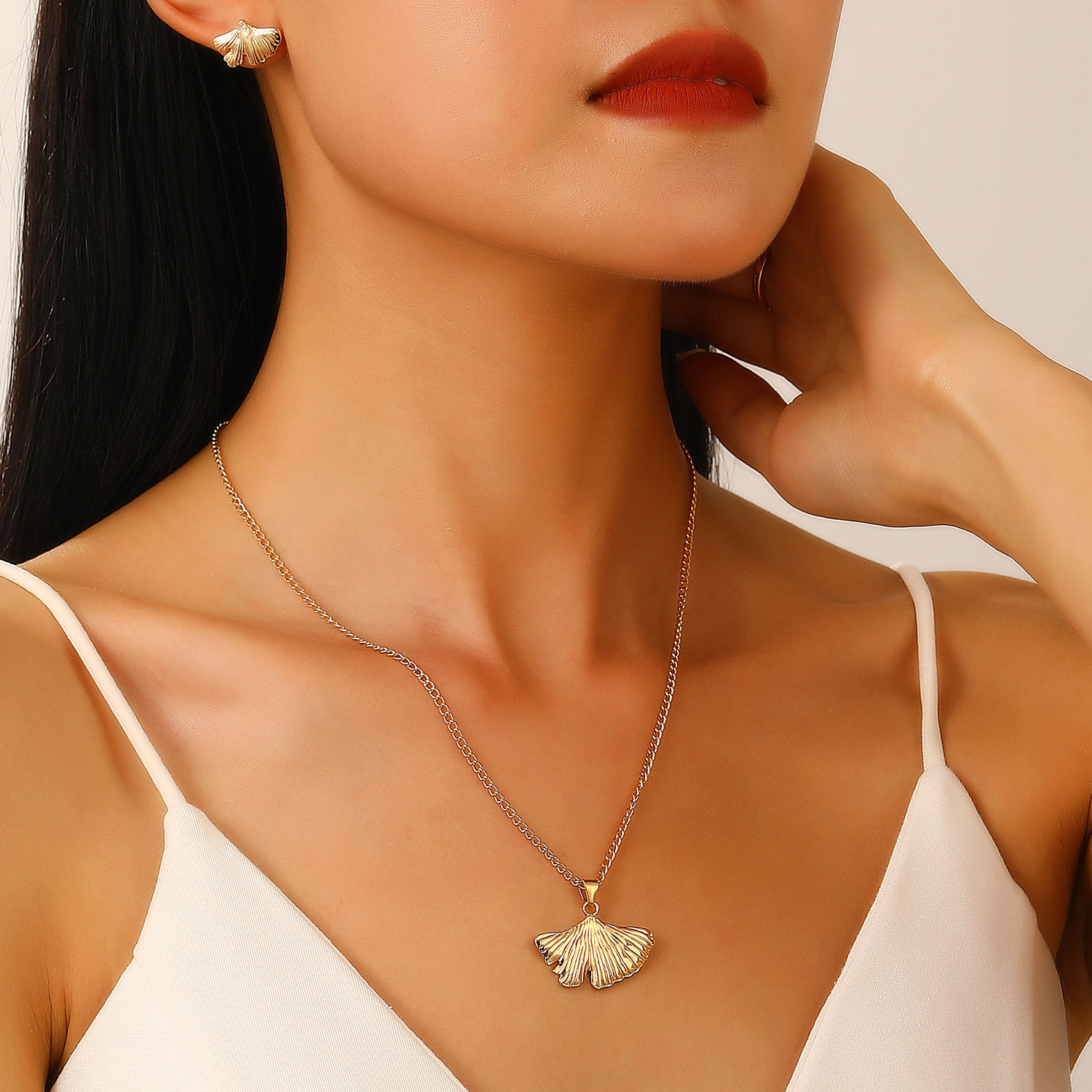 European and American ins design sense Ginkgo leaf earrings, rings, necklaces, women's maple leaf earrings, cross-border autumn and winter accessories Specification drawing