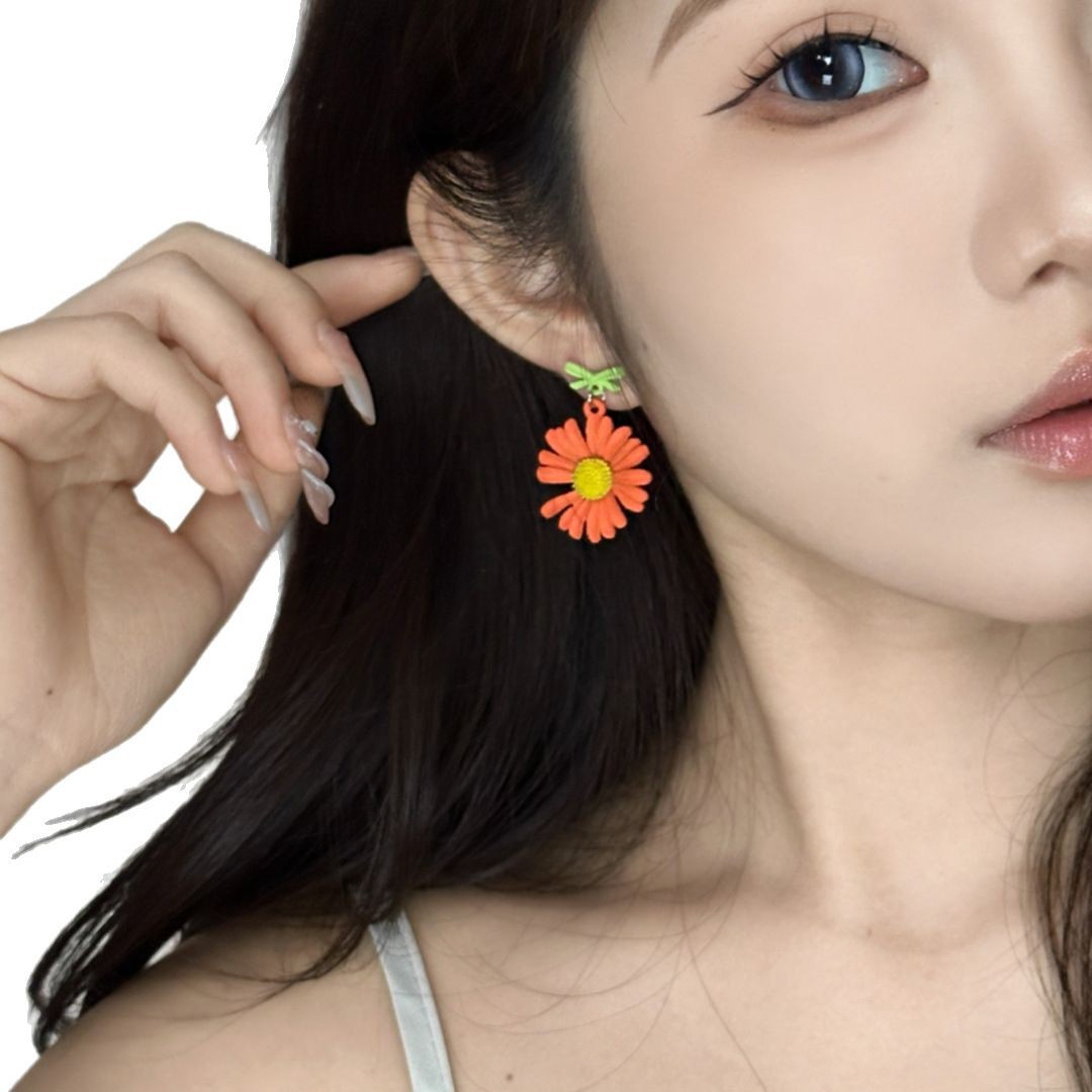 The fresh and elegant Daisy earrings, a super feminine charm, are the latest Korean earrings from 2025. They are trendy, versatile, simple and personalized Item Picture