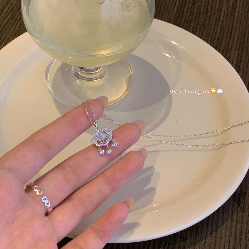 【 Strongly Recommended by the shop Owner 】 Peace Lock Necklace, a light luxury and niche design for women's summer, moonstone collarbone chain neck Application Scenario