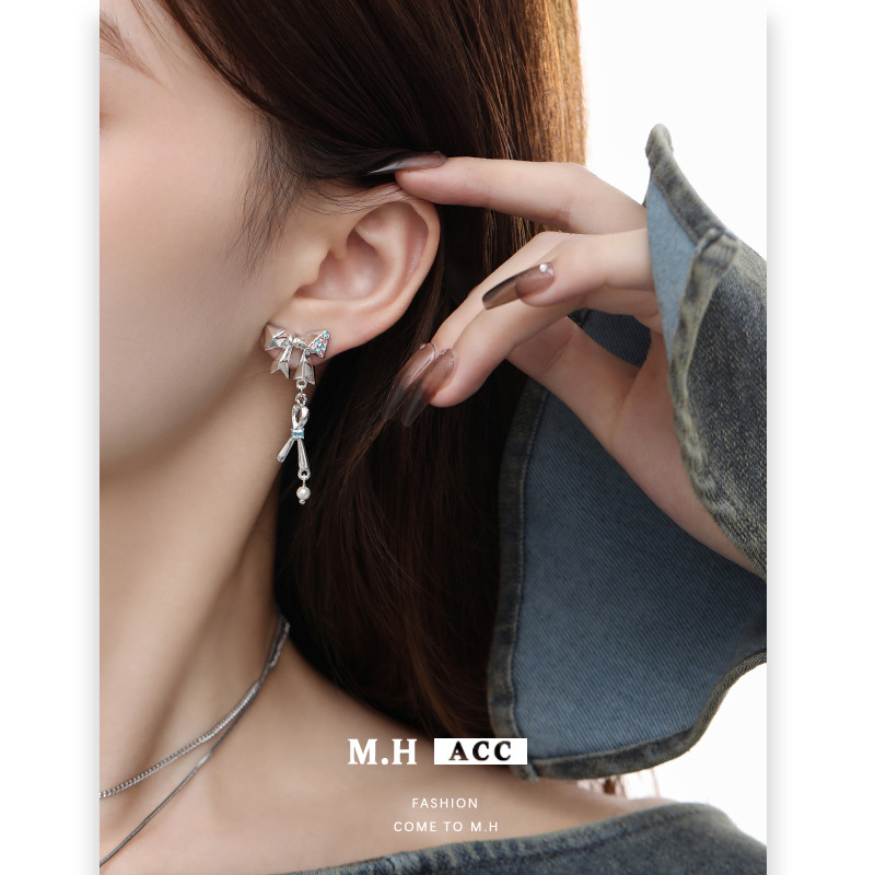 Pink and blue bow series earrings with a light luxury and high-end feel for autumn and winter, original Instagram sweet and cool style exquisite earrings for women Specification drawing