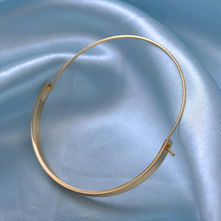 European and American style fashion OL semi-circular circle ins geometric earrings, simple and elegant texture, versatile new earrings wholesale Application Scenario