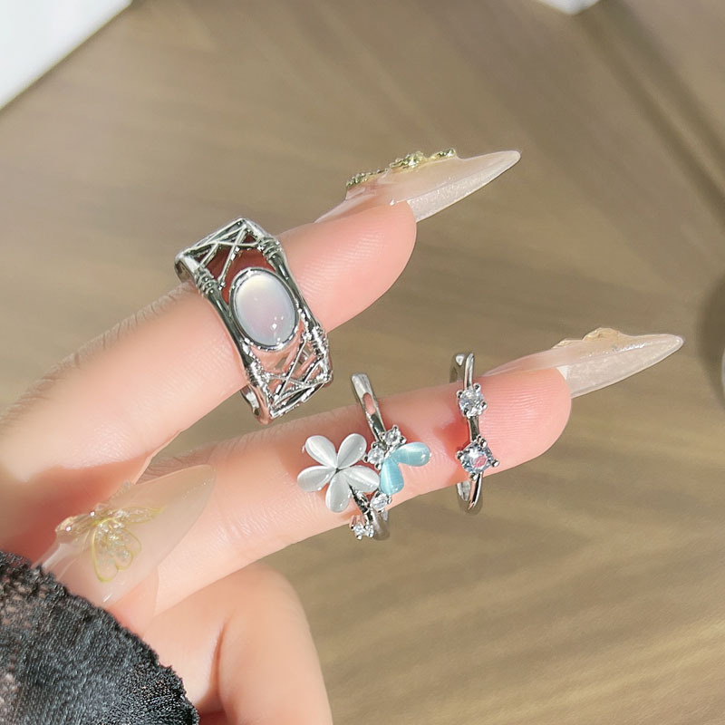 The 2025 new trendy flower-style open ring is a delicate, sweet and cool cat's eye stone, a niche and cold style index ring for women full figure