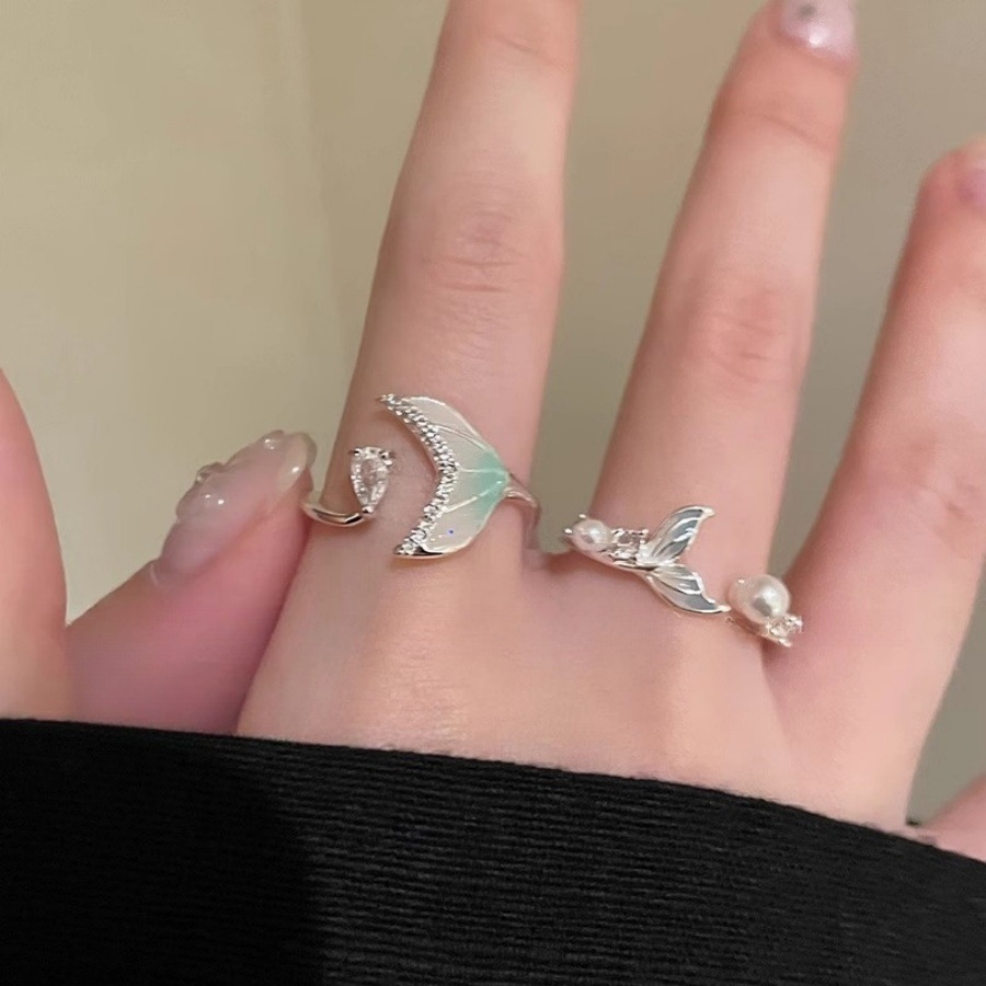 This Korean niche design zircon pearl fishtail opening ring is a fashionable, simple, elegant and versatile ring for women Item Picture
