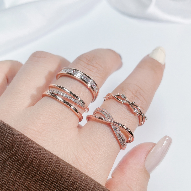 This high-end, sweet and cool multi-layer diamond-encrusted, elegant open-top ring is a niche, light luxury, versatile and fashionable index finger ring that can make your skin look fairer Specification drawing