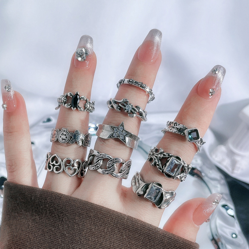 Retro, aged, simple star-shaped heart-shaped irregular texture ring, a niche design for women, a cold style ring trend on Instagram details Picture