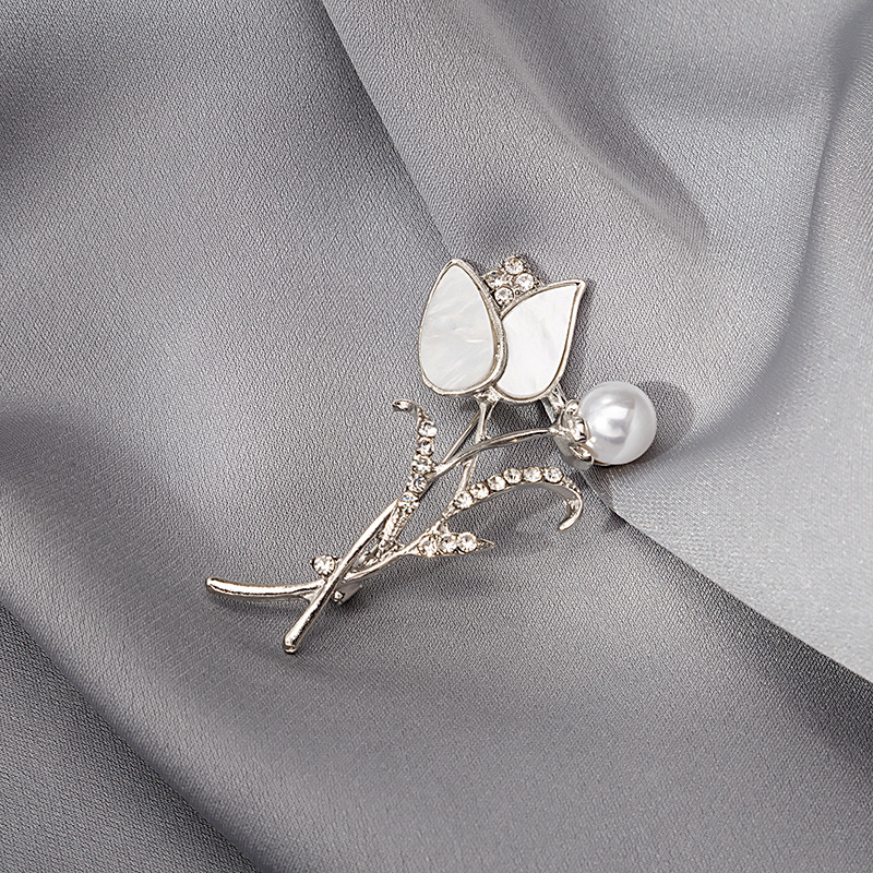 New copper micro-inlaid zircon corsage, natural shell tulip brooch, suit corsage pin, clothing accessory and jewelry Specification drawing
