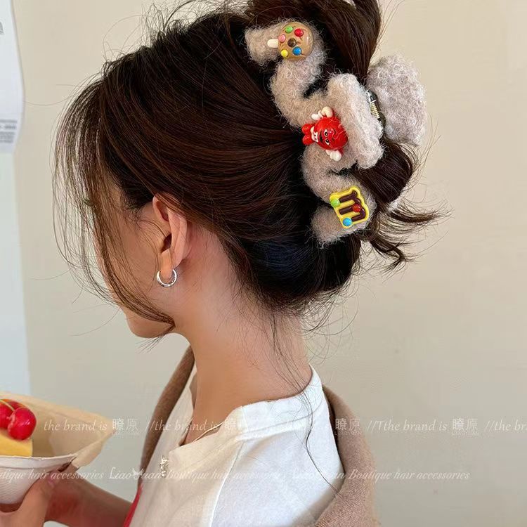 Fun original plush hairpin, cute girl, big wave candy, cartoon grab clip, large amount of hair, large shark clip hairpin Application Scenario