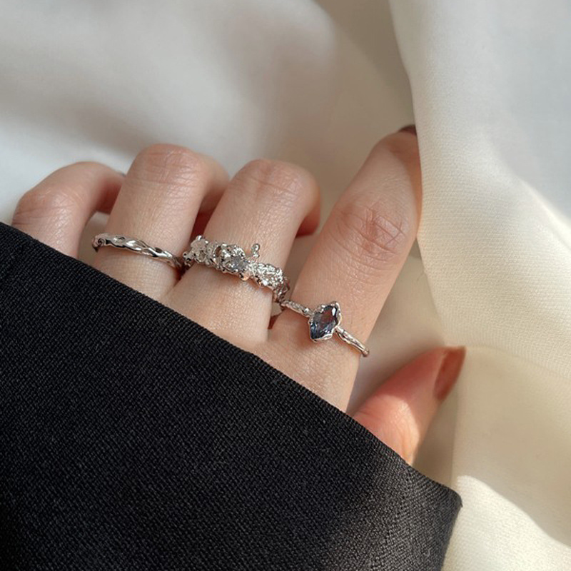 A niche design with an irregular texture and an open ring for women. A blue zircon sweet and cool style with a simple and unique personality full figure