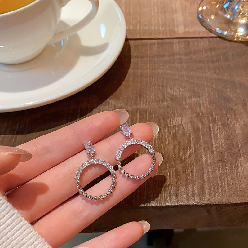Exquisite super flash zircon geometric circle earrings, exuding a feminine charm and a sense of sophistication. Exaggerated stud earrings, a unique and retro style, are popular online earrings full figure