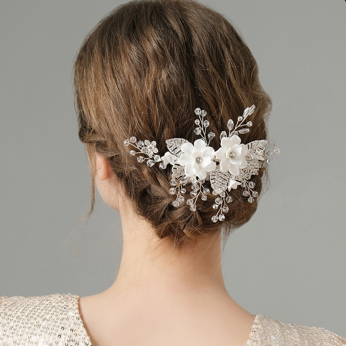 European and American bride accessories, alloy insert combs, photography photos, wedding gowns, evening gowns, hair accessories, white handcrafted soft clay flower hair combs full figure
