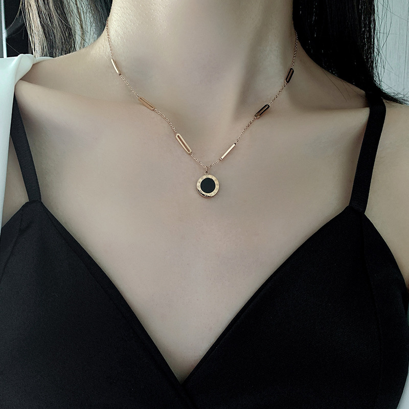 Titanium steel non-fading round letter necklace for women's collarbone chain, light luxury and niche design, simple and versatile sweater chain wholesale Application Scenario