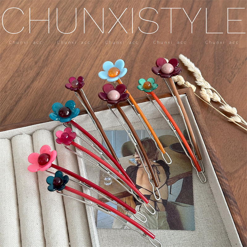 Korean-style color-blocking little flower frog clip one-shoulder hairpin, a high-end female style, with a chic chic at the back of the head and a stylish updo, 2025 new style details Picture