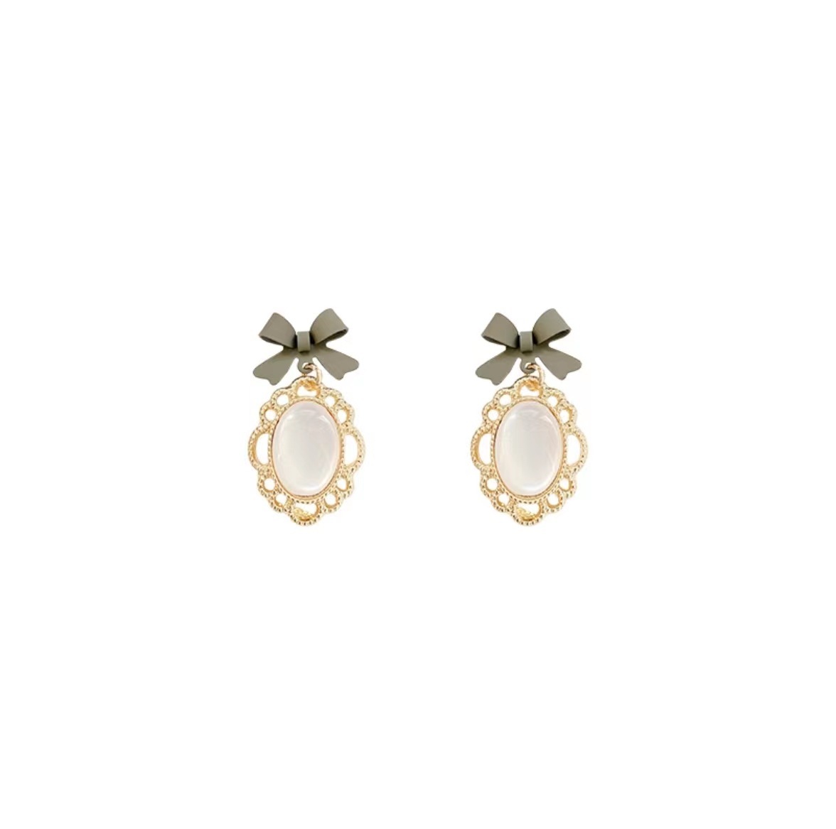 The new s925 French retro Baroque bow earrings exude a trendy feminine charm and are a high-end earring accessory that has become a social media sensation Item Picture