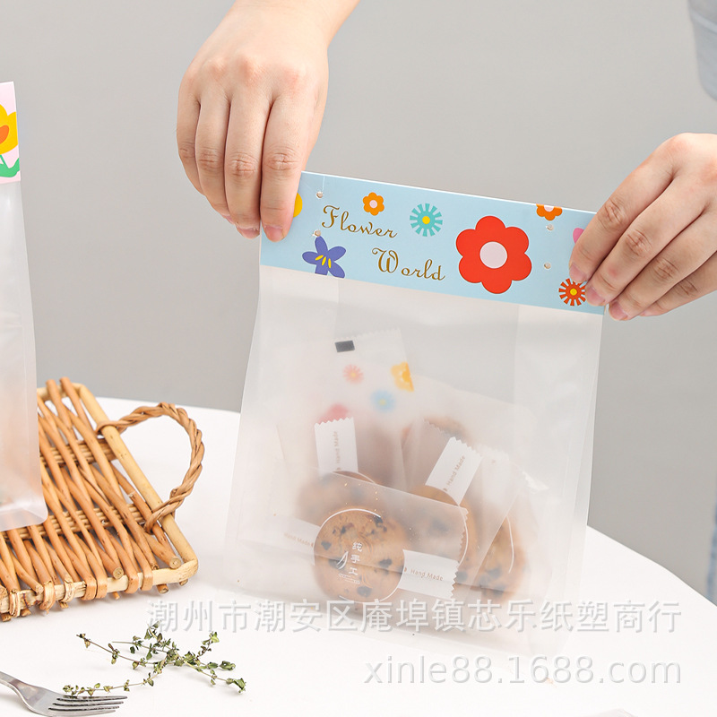 Wholesale of snowflake pastry packaging bags, nougat cookies, machine sealed bags, frosted cookies, baking packaging, self-standing hand-held bags Application Scenario