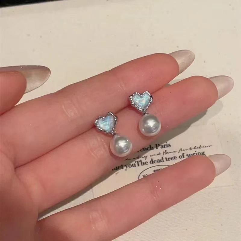 Gentle style ~ Blue heart-shaped pearl stud earrings, a new style for women in 2025, versatile and high-end earrings, and trendy Instagram earrings Specification drawing