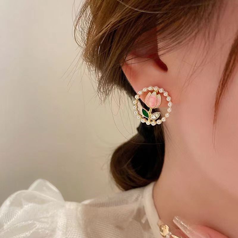 Spring flower stud earrings for women's charm, versatile and niche design sense earrings, ins trendy Korean style girlish earrings Application Scenario